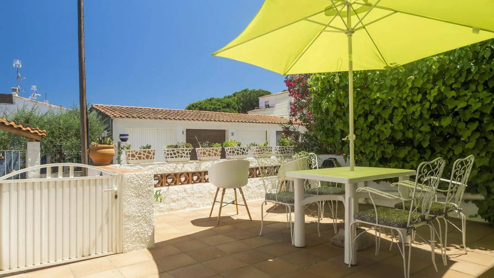 Apartment Apartamento Renovado Con Terraza, A Pasos De La Playa De Riells, ¡Ideal Para Parejas! - Es-325-29 Torroella De Montgri Spain
