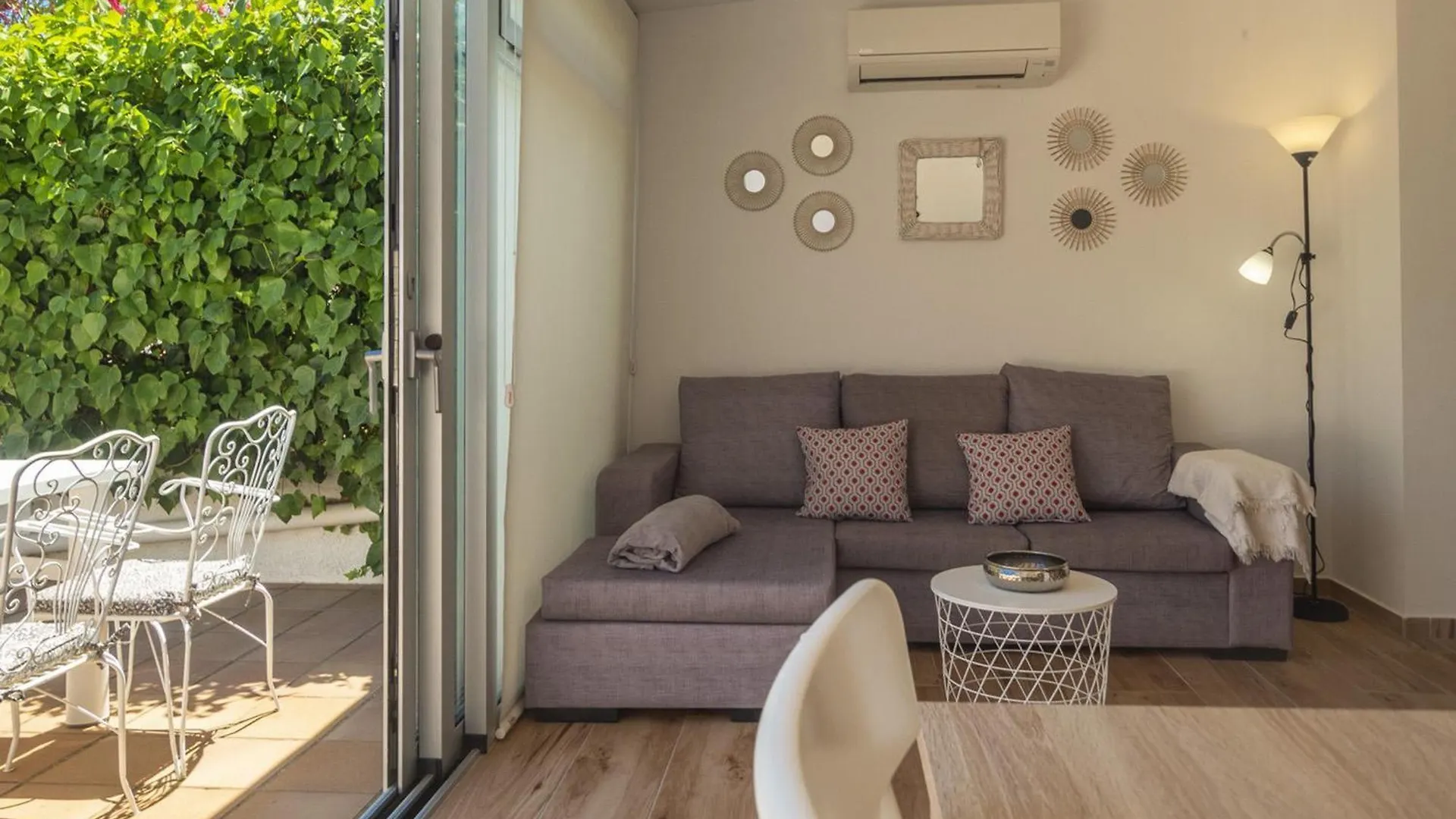 Apartamento Renovado Con Terraza, A Pasos De La Playa De Riells, ¡Ideal Para Parejas! - Es-325-29 Torroella De Montgri Apartment