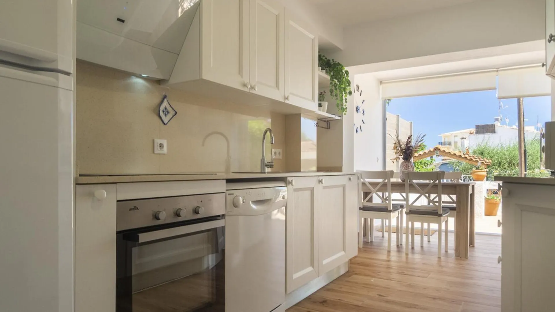 Apartamento Renovado Con Terraza, A Pasos De La Playa De Riells, ¡Ideal Para Parejas! - Es-325-29 Torroella De Montgri