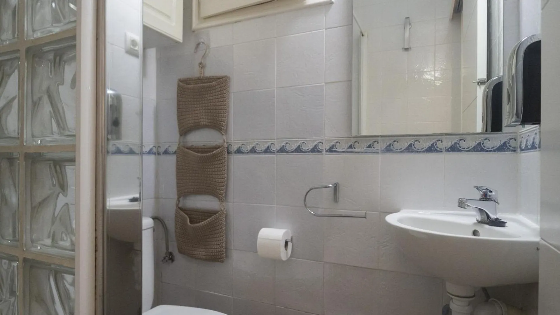Apartamento Renovado Con Terraza, A Pasos De La Playa De Riells, ¡Ideal Para Parejas! - Es-325-29 Torroella De Montgri