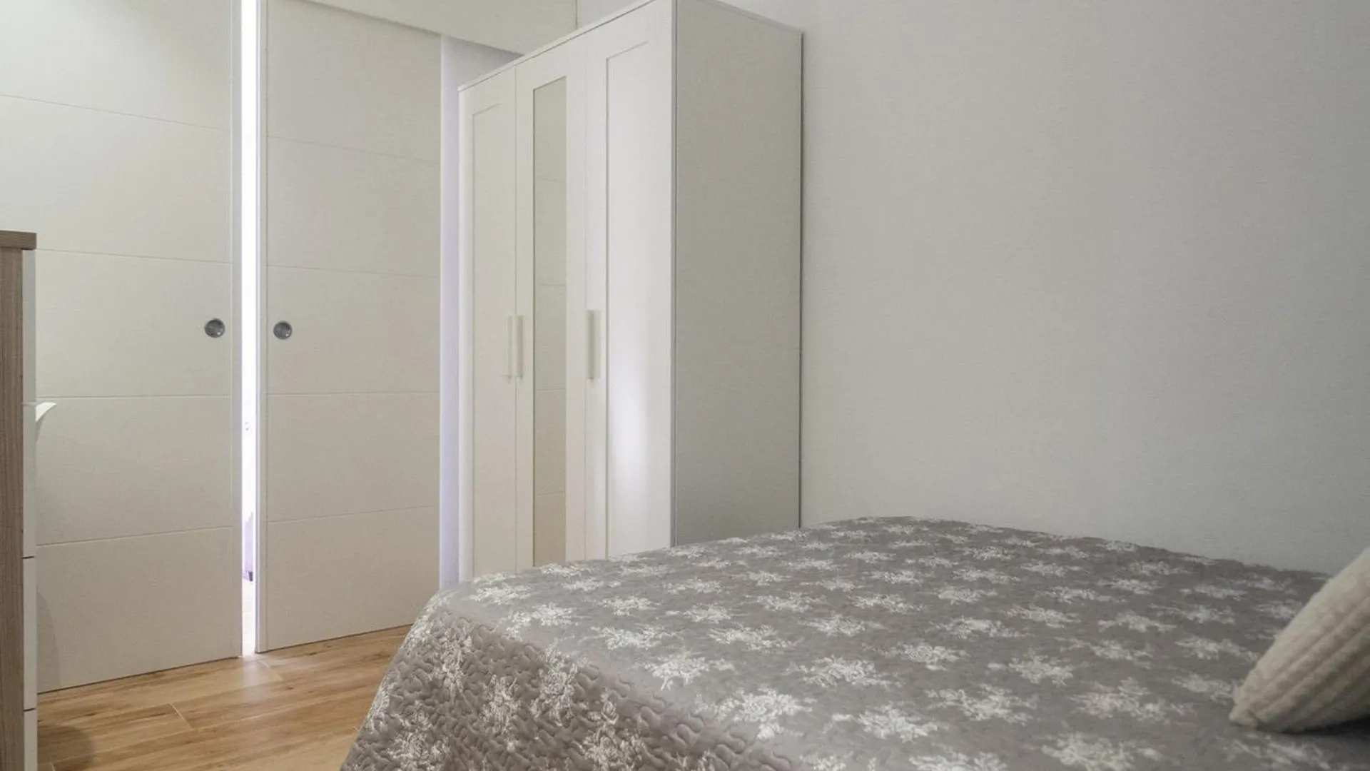Apartamento Renovado Con Terraza, A Pasos De La Playa De Riells, ¡Ideal Para Parejas! - Es-325-29 Torroella De Montgri 0*,  Spain