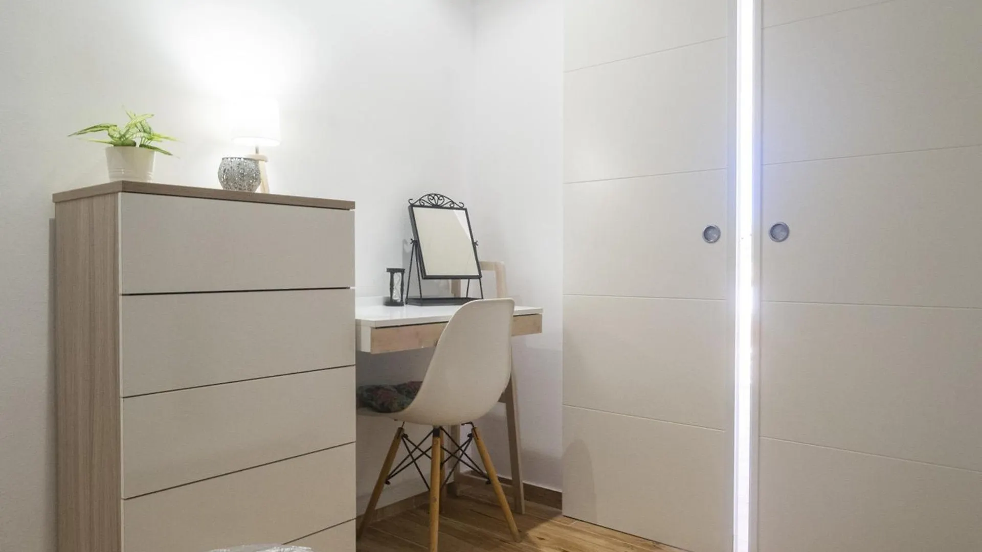 Apartamento Renovado Con Terraza, A Pasos De La Playa De Riells, ¡Ideal Para Parejas! - Es-325-29 Torroella De Montgri Apartment